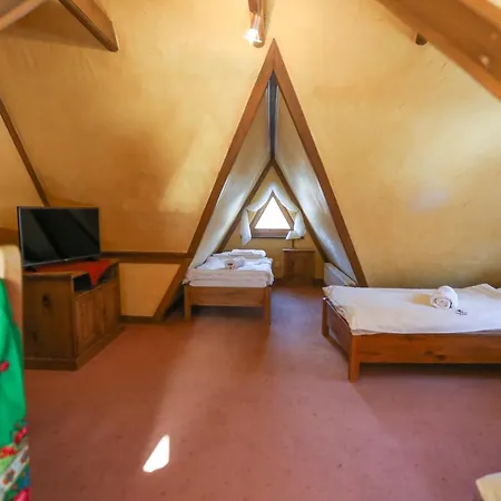 Kirowy Gosciniec Bed & Breakfast *