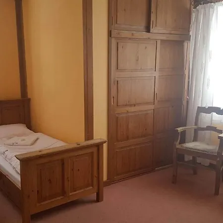 Kirowy Hotel *